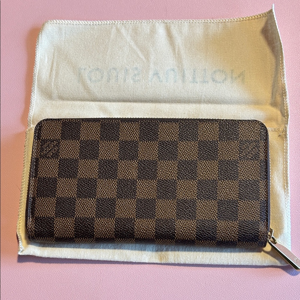 Louis Vuitton Zippy Wallet